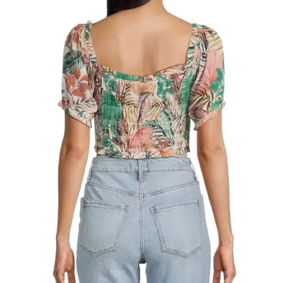 Hurley Palmetto Sunset Floral Print Short Puff Sleeve
Smocked Crop Top - Picture 2 of 6